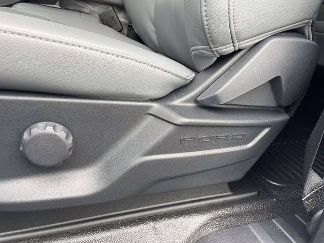 2026 Oxford White Ford Super Duty F-350 SRW XL RWD Chassis