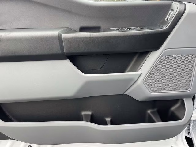 2026 Oxford White Ford Super Duty F-350 SRW XL RWD Chassis