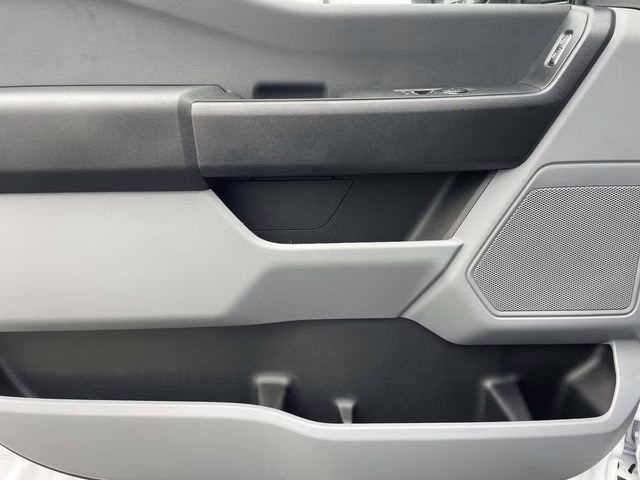 2026 Oxford White Ford Super Duty F-350 SRW XL RWD Chassis