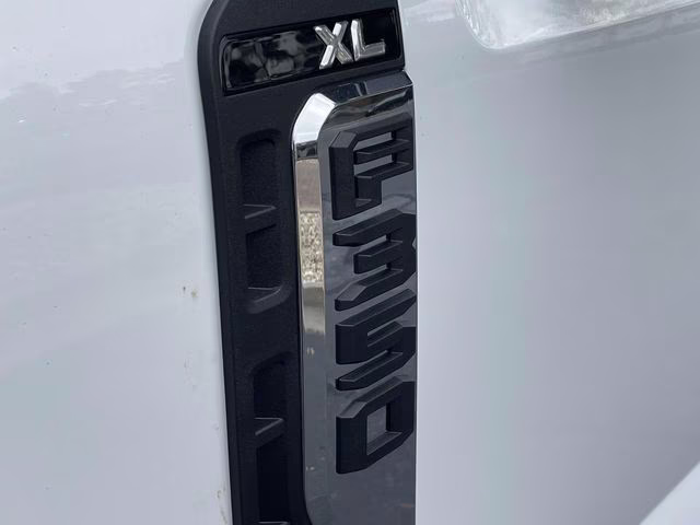 2026 Oxford White Ford Super Duty F-350 SRW XL RWD Chassis
