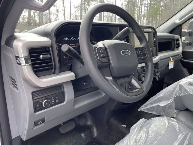 2026 Oxford White Ford Super Duty F-350 SRW XL 4X4 Chassis