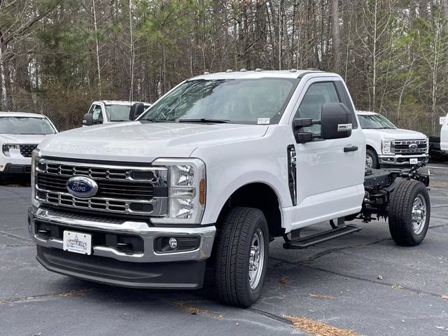 2026 Oxford White Ford Super Duty F-350 SRW XL 4X4 Chassis