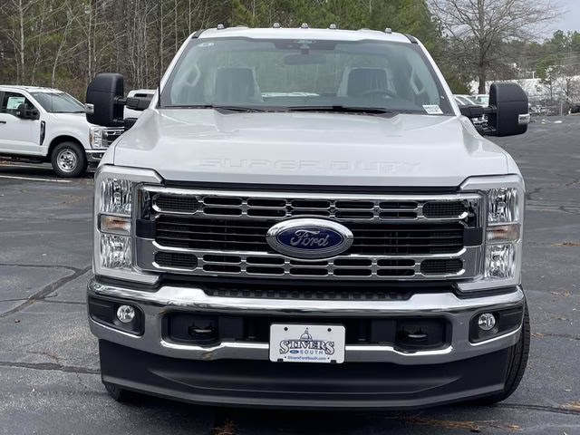 2026 Oxford White Ford Super Duty F-350 SRW XL 4X4 Chassis