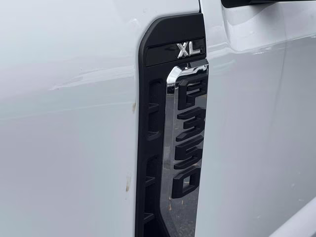 2026 Oxford White Ford Super Duty F-350 SRW XL 4X4 Chassis