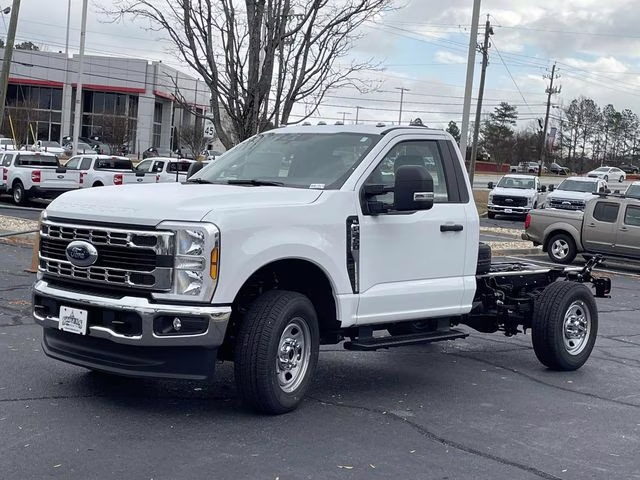 2026 Oxford White Ford Super Duty F-350 SRW XL 4X4 Chassis