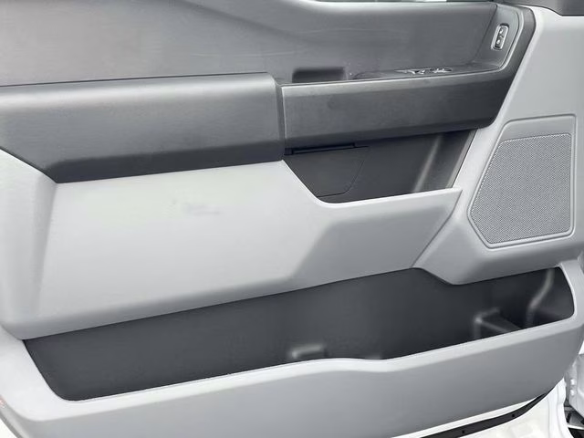 2026 Oxford White Ford Super Duty F-350 DRW XL RWD Chassis