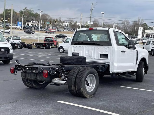 2026 Oxford White Ford Super Duty F-350 DRW XL RWD Chassis
