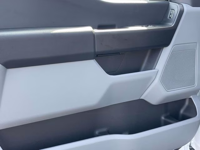 2026 Oxford White Ford Super Duty F-350 DRW XL RWD Chassis