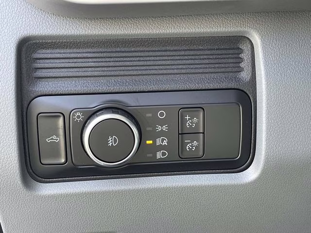 2026 Oxford White Ford Super Duty F-350 DRW XL RWD Chassis