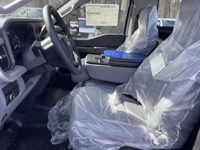 2026 Oxford White Ford Super Duty F-350 DRW XL RWD Chassis