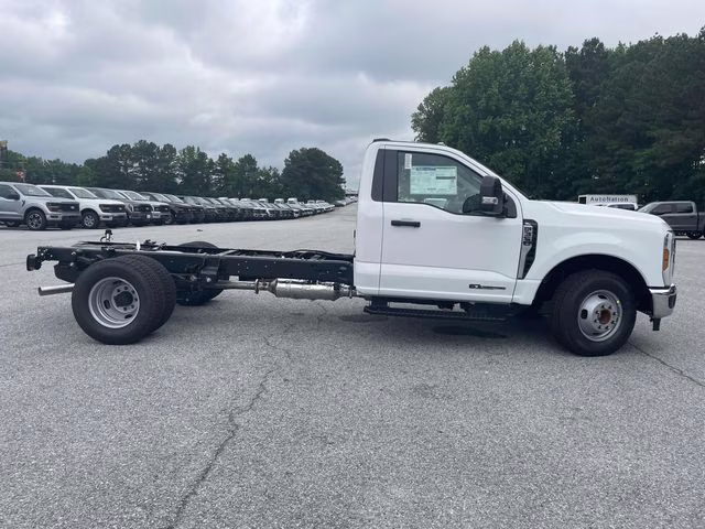 2025 Oxford White Ford Super Duty F-350 DRW XL RWD Chassis