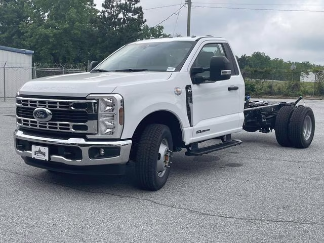 2025 Oxford White Ford Super Duty F-350 DRW XL RWD Chassis