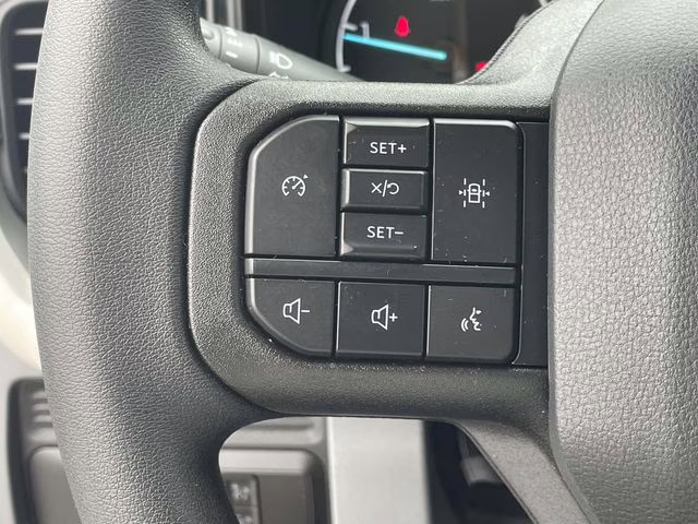 2025 Oxford White Ford Super Duty F-350 DRW XL RWD Chassis