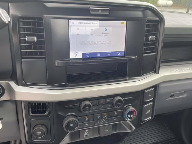 2025 Oxford White Ford Super Duty F-350 DRW XL RWD Chassis