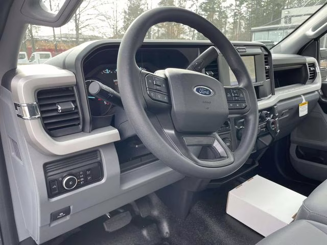 2026 Oxford White Ford Super Duty F-350 DRW XL RWD Chassis