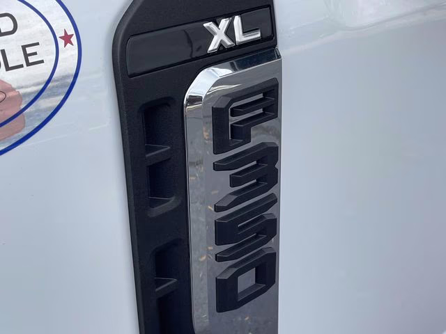 2026 Oxford White Ford Super Duty F-350 DRW XL RWD Chassis