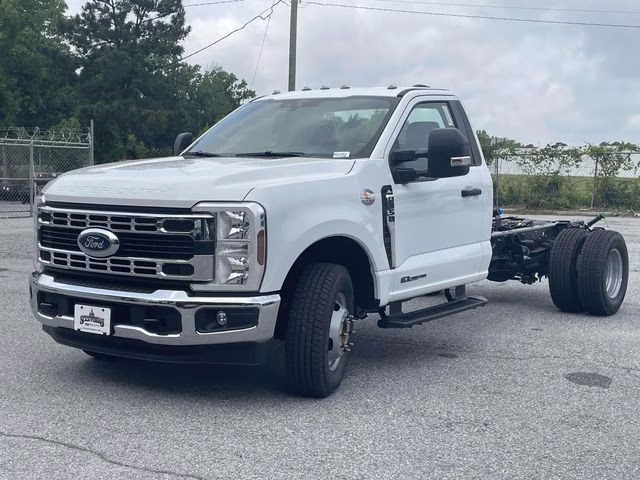 2025 Oxford White Ford Super Duty F-350 DRW XL RWD Chassis