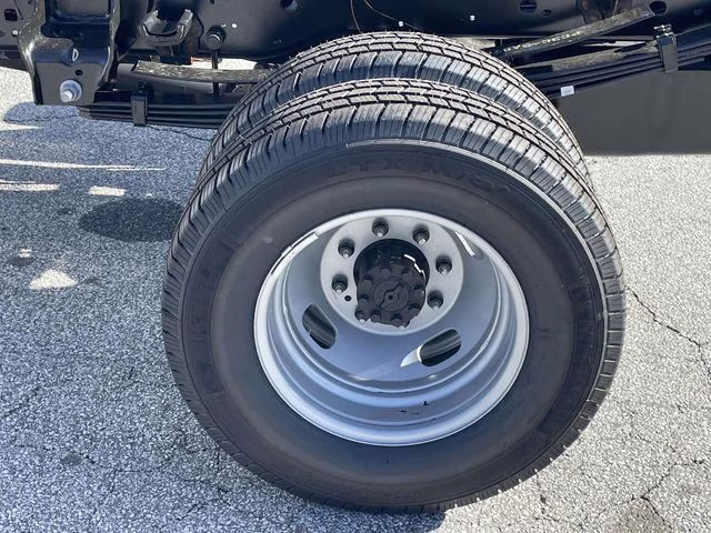 2026 Oxford White Ford Super Duty F-350 DRW XL 4X4 Chassis