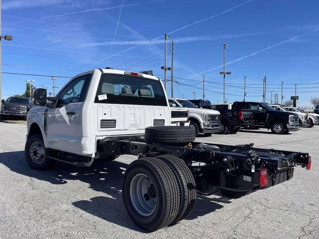 2026 Oxford White Ford Super Duty F-350 DRW XL 4X4 Chassis