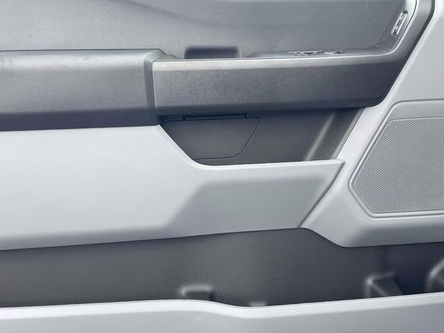 2026 Oxford White Ford Super Duty F-350 DRW XL 4X4 Chassis