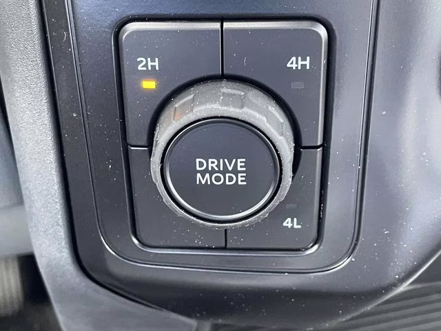 2026 Oxford White Ford Super Duty F-350 DRW XL 4X4 Chassis