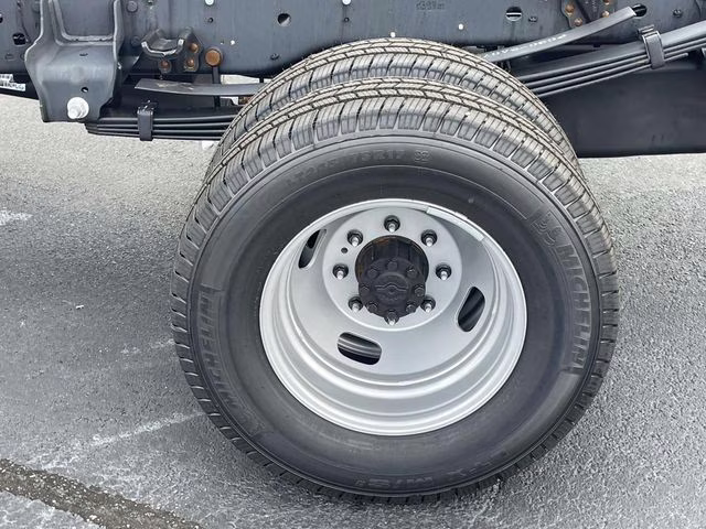 2026 Oxford White Ford Super Duty F-350 DRW XL 4X4 Chassis