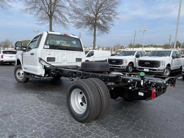 2026 Oxford White Ford Super Duty F-350 DRW XL 4X4 Chassis