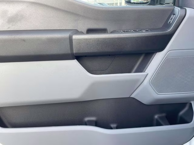 2026 Oxford White Ford Super Duty F-550 DRW XL RWD Chassis