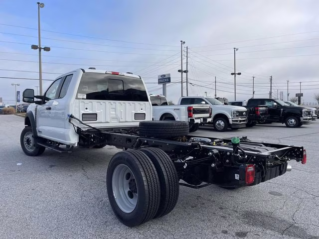 2026 Oxford White Ford Super Duty F-550 DRW XL RWD Chassis