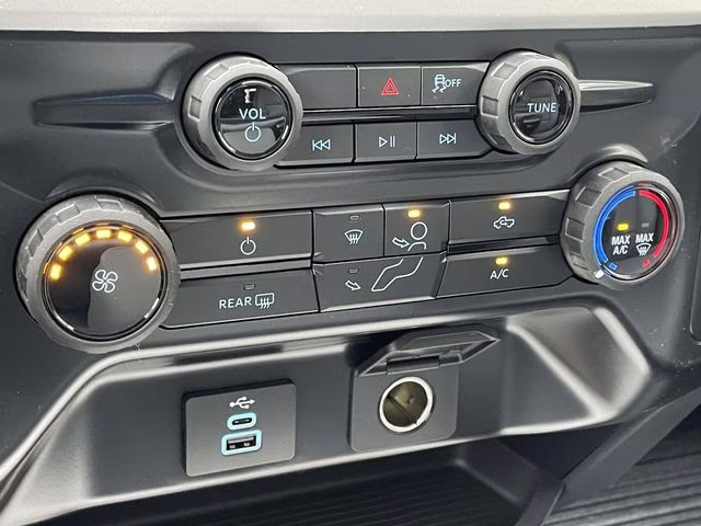 2026 Oxford White Ford Super Duty F-550 DRW XL RWD Chassis