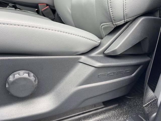 2026 Oxford White Ford Super Duty F-550 DRW XL 4X4 Chassis