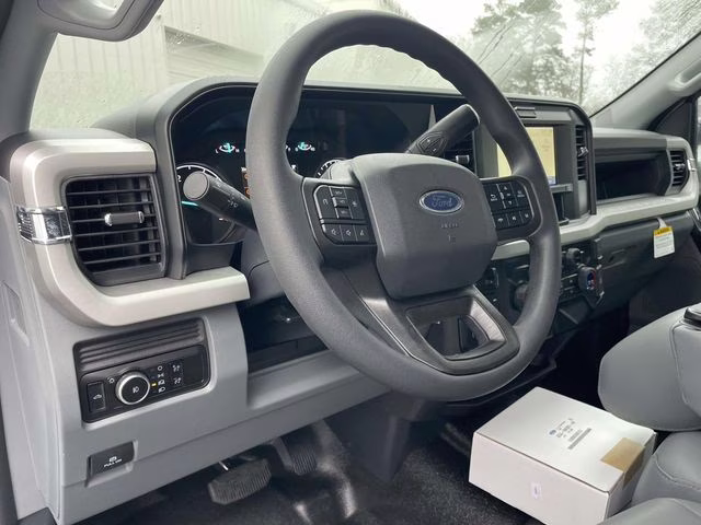 2026 Oxford White Ford Super Duty F-550 DRW XL 4X4 Chassis