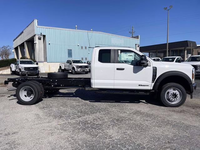 2026 Oxford White Ford Super Duty F-550 DRW XL 4X4 Chassis