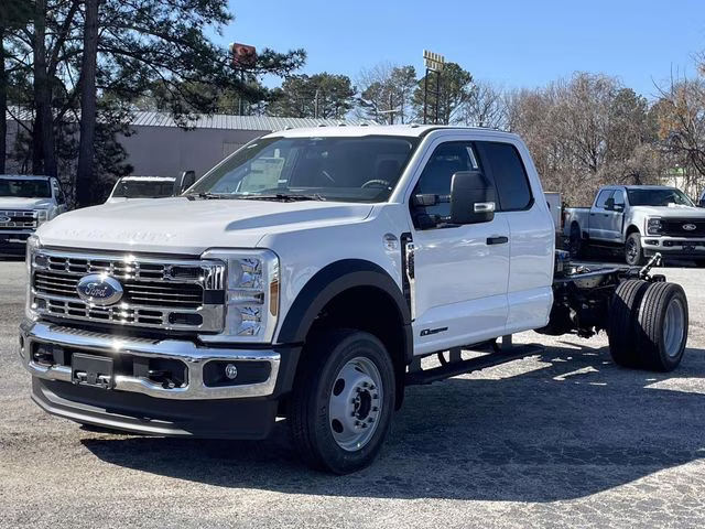 2026 Oxford White Ford Super Duty F-550 DRW XL 4X4 Chassis