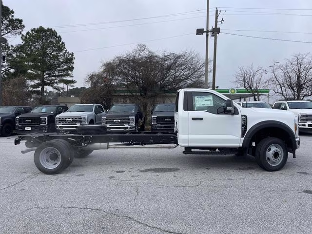 2026 Oxford White Ford Super Duty F-450 DRW XL RWD Chassis