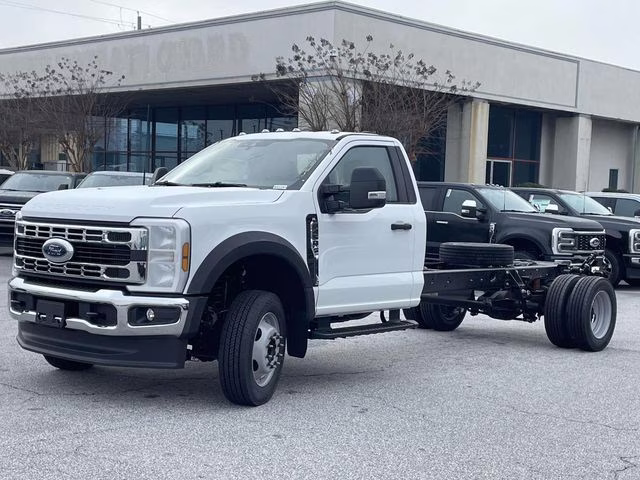 2026 Oxford White Ford Super Duty F-450 DRW XL RWD Chassis