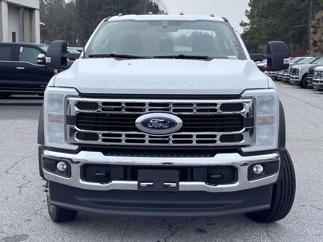 2026 Oxford White Ford Super Duty F-450 DRW XL RWD Chassis