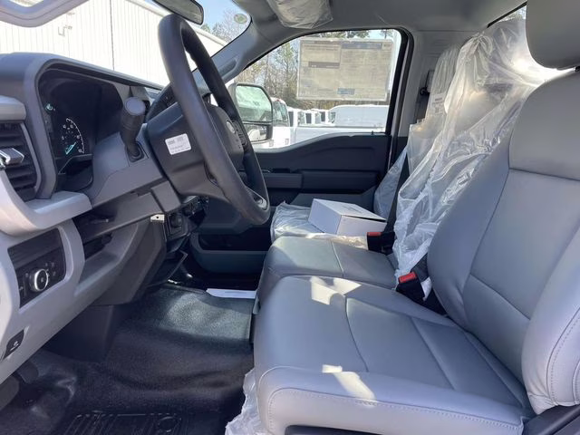 2026 Oxford White Ford Super Duty F-450 DRW XL 4X4 Chassis