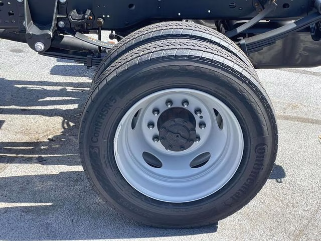 2026 Oxford White Ford Super Duty F-450 DRW XL 4X4 Chassis