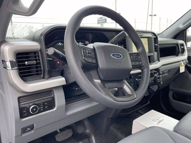 2026 Oxford White Ford Super Duty F-450 DRW XL 4X4 Chassis