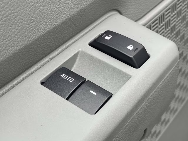 2026 Oxford White Ford E-350SD Base RWD Truck