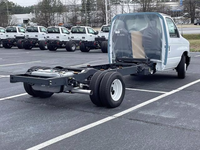 2026 Oxford White Ford E-350SD Base RWD Truck