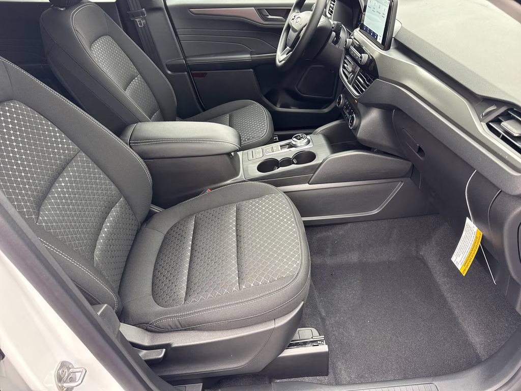 2026 Oxford White Ford Escape Active FWD SUV