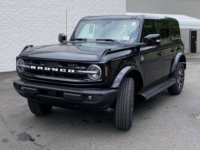 2025 Shadow Black Ford Bronco Outer Banks 4X4 SUV