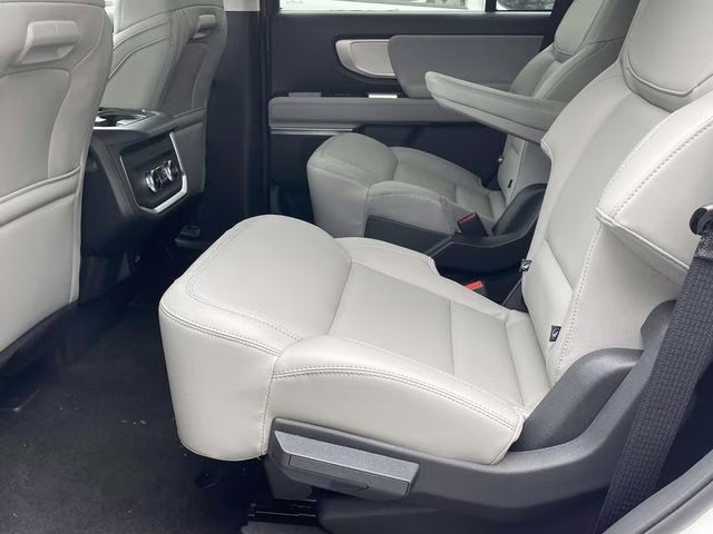 2026 White Metallic Ford Expedition Active RWD SUV