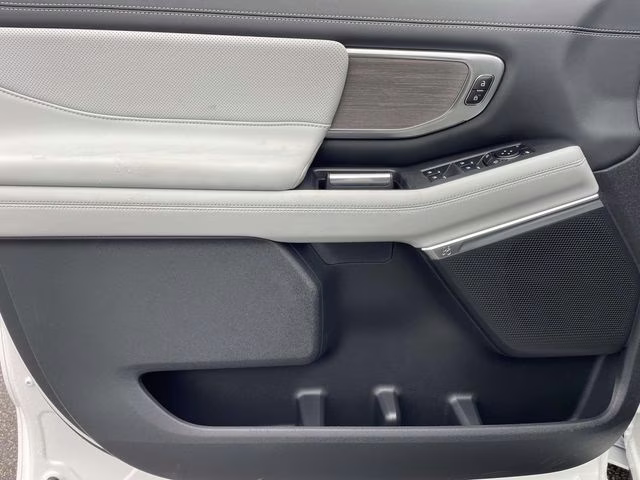 2025 White Metallic Ford Expedition Platinum 4X4 SUV