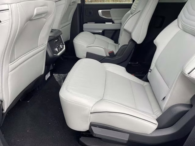 2025 White Metallic Ford Expedition Platinum 4X4 SUV