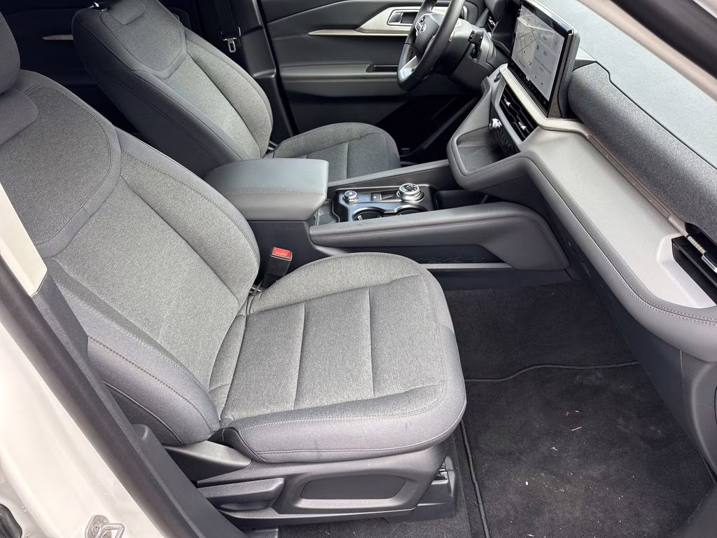 2026 Star White Metallic Tri-Coat Ford Explorer Active RWD SUV