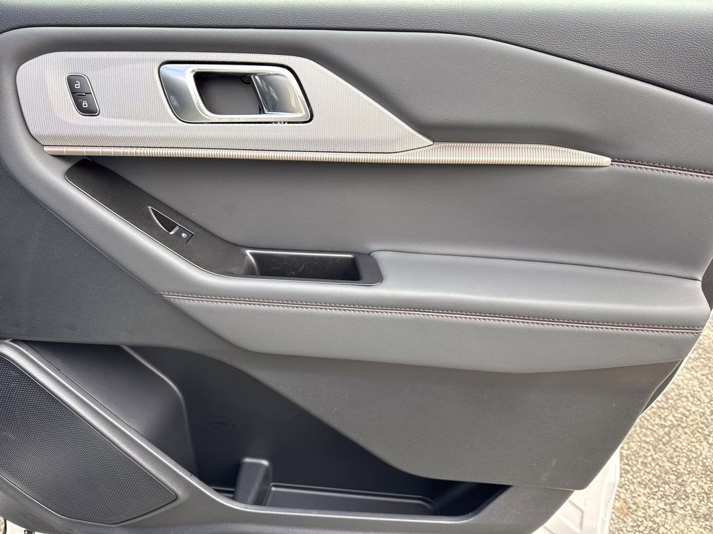 2026 Star White Metallic Tri-Coat Ford Explorer Active RWD SUV