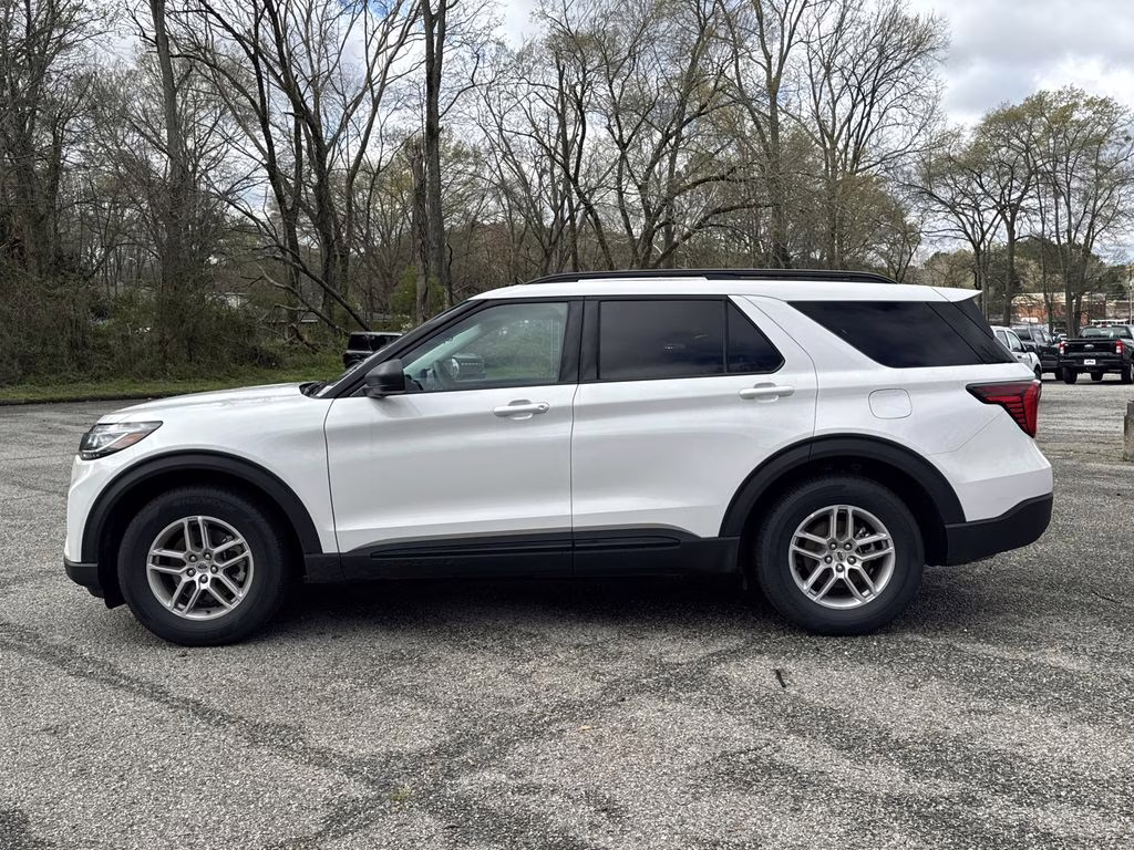 2026 Star White Metallic Tri-Coat Ford Explorer Active RWD SUV